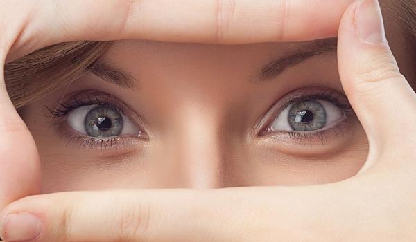 Νέος ενδοφακός αποκαθιστά την κοντινή όραση σε ασθενείς με εκφύλιση Ωχράς Κηλίδας